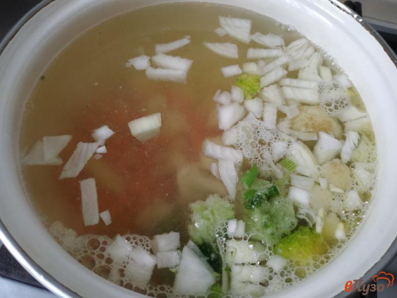 Фото приготовление рецепта: Овощной суп на курином бульоне шаг №3