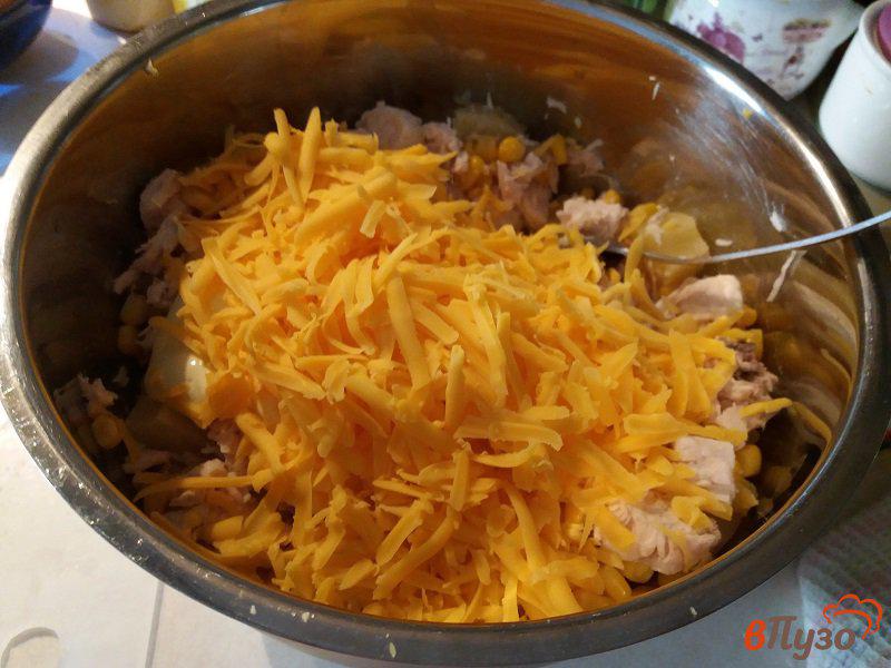 Фото приготовление рецепта: Салат из куриного филе с имбирём и ананасами шаг №5