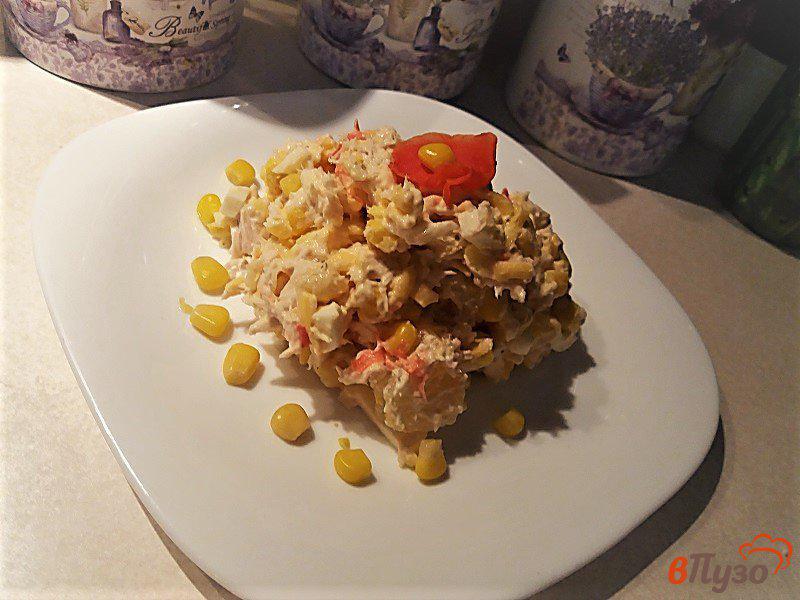 Фото приготовление рецепта: Салат из куриного филе с имбирём и ананасами шаг №11