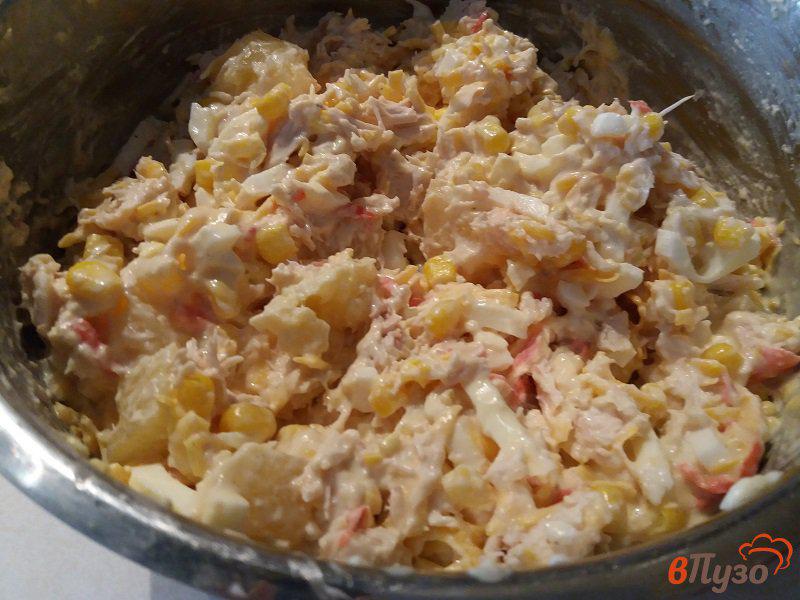 Фото приготовление рецепта: Салат из куриного филе с имбирём и ананасами шаг №10