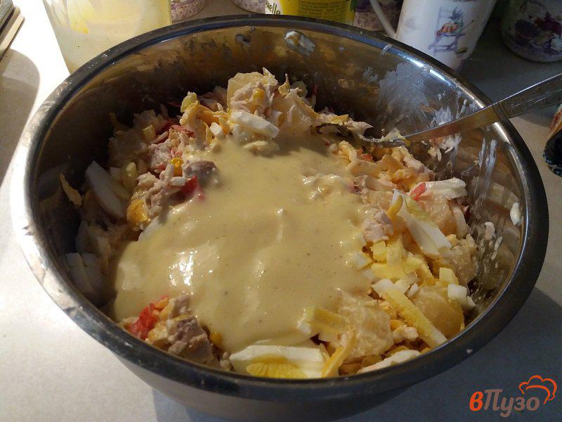 Фото приготовление рецепта: Салат из куриного филе с имбирём и ананасами шаг №9