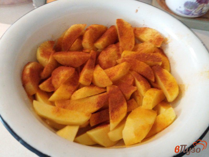 Фото приготовление рецепта: Запеченный картофель фри шаг №4