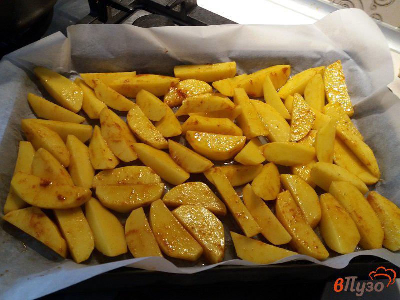 Фото приготовление рецепта: Запеченный картофель фри шаг №6