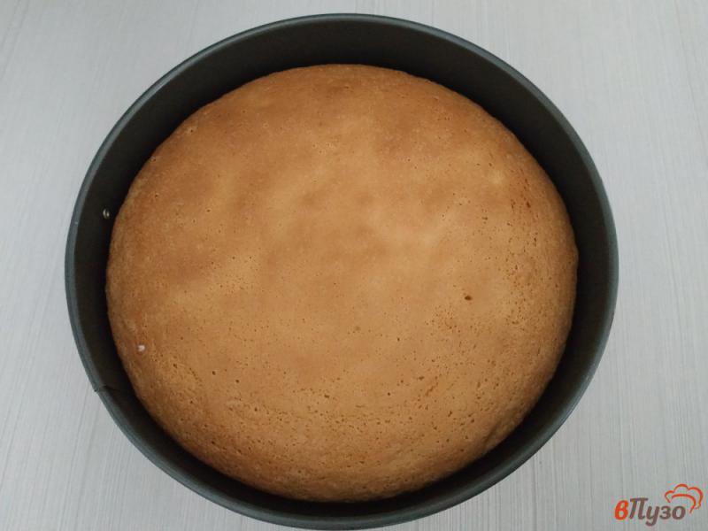Фото приготовление рецепта: Бисквитный торт шаг №4