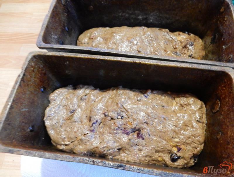 Фото приготовление рецепта: Десертный ржаной хлеб с семечками и сухофруктами шаг №11