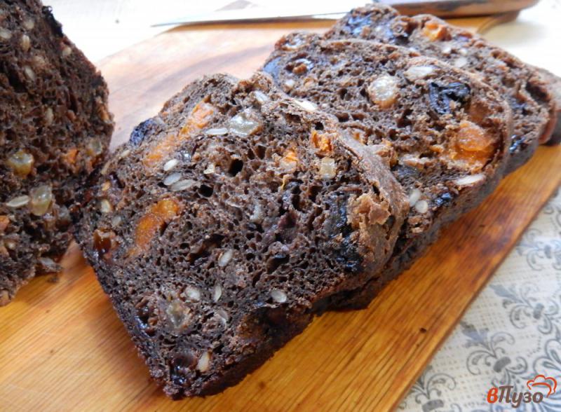 Фото приготовление рецепта: Десертный ржаной хлеб с семечками и сухофруктами шаг №13