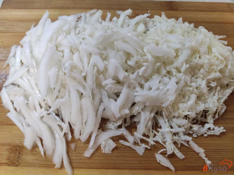 Фото приготовление рецепта: Салат из крабовых палочек с пекинской капустой шаг №1