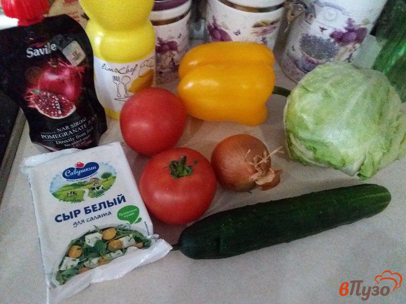 Фото приготовление рецепта: Овощной салат с творожным сыром и кедровыми орешками шаг №6