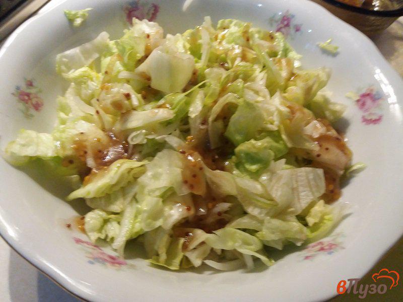 Фото приготовление рецепта: Овощной салат с творожным сыром и кедровыми орешками шаг №9