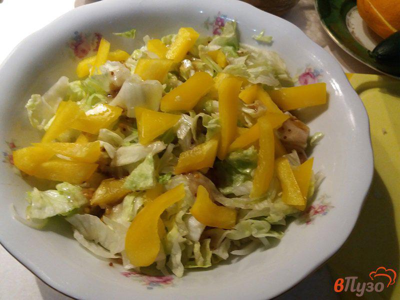 Фото приготовление рецепта: Овощной салат с творожным сыром и кедровыми орешками шаг №10