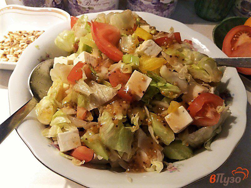 Фото приготовление рецепта: Овощной салат с творожным сыром и кедровыми орешками шаг №15