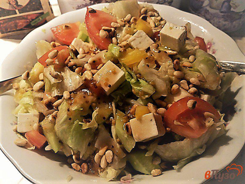 Фото приготовление рецепта: Овощной салат с творожным сыром и кедровыми орешками шаг №16