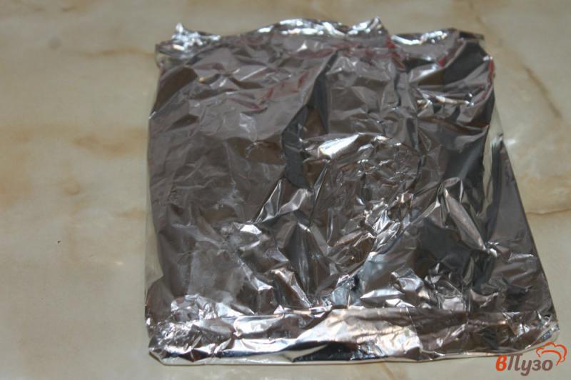 Фото приготовление рецепта: Скумбрия запеченная в духовке с чесноком и тимьяном шаг №4