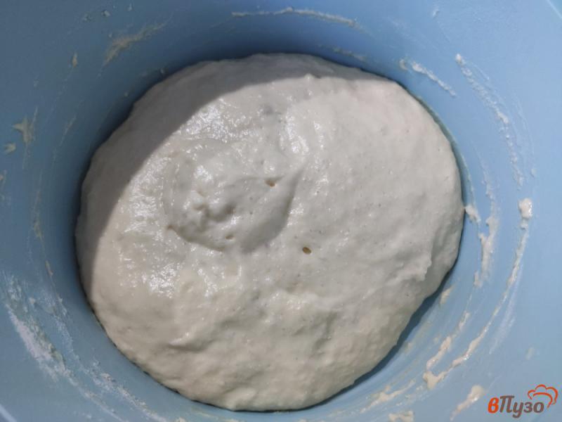 Фото приготовление рецепта: Пирог из дрожжевого теста с вареньем шаг №4
