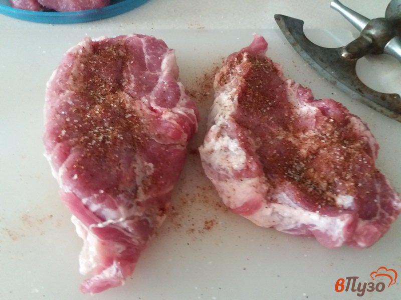 Фото приготовление рецепта: Отбивные из свинины в хрустящей панировке шаг №3