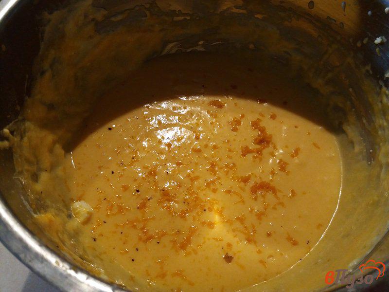 Фото приготовление рецепта: Запеканка из творога тыквы и изюма со вкусом апельсина шаг №4