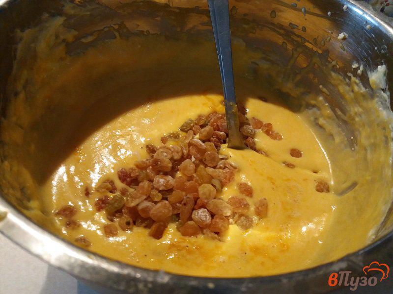 Фото приготовление рецепта: Запеканка из творога тыквы и изюма со вкусом апельсина шаг №5