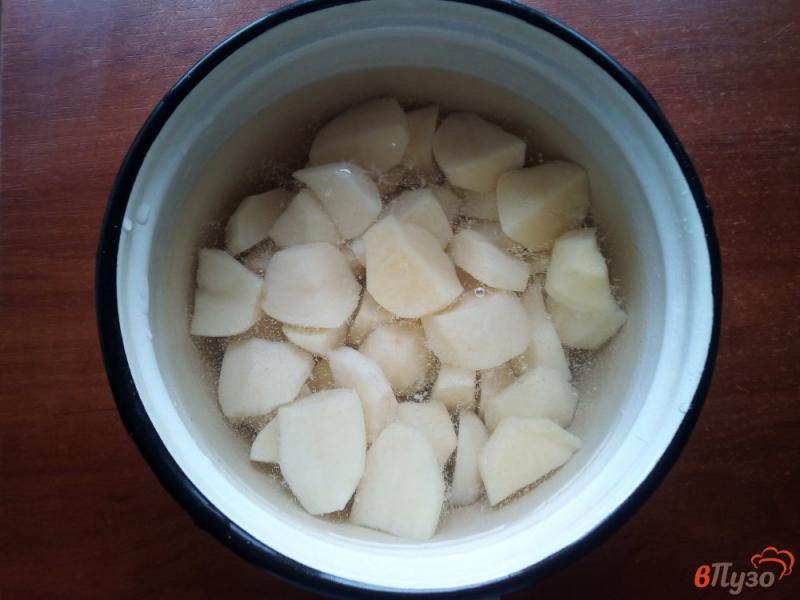 Фото приготовление рецепта: Утиная грудка запечённая в духовке с картофелем шаг №3