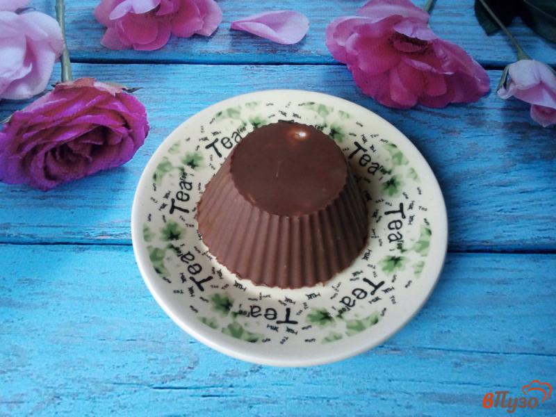 Фото приготовление рецепта: Десерт из творога в шоколаде шаг №9