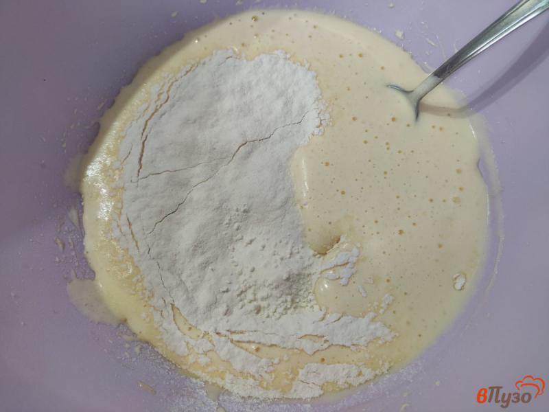 Фото приготовление рецепта: Пирог со сгущённым молоком шаг №4