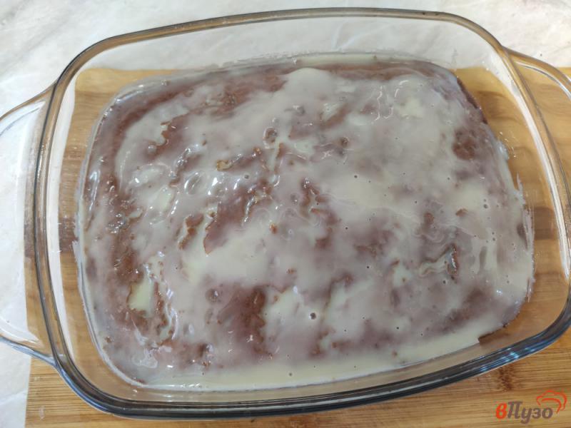 Фото приготовление рецепта: Пирог со сгущённым молоком шаг №8