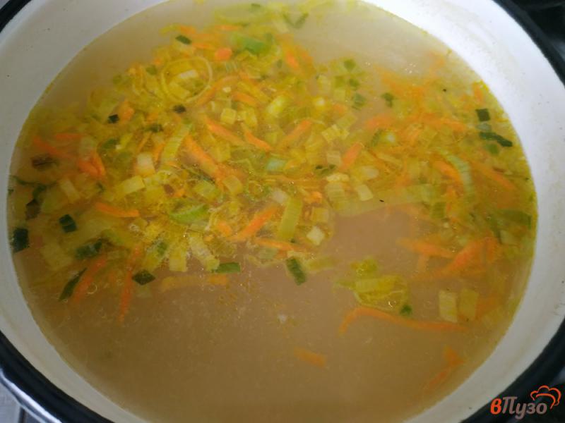 Фото приготовление рецепта: Суп с щавелем шаг №4