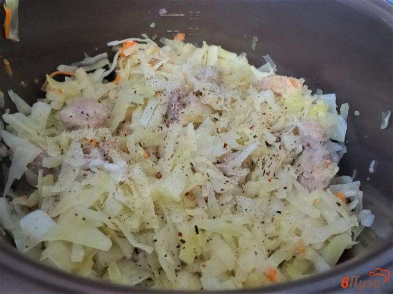 Фото приготовление рецепта: Свинина тушеная с капустой шаг №8