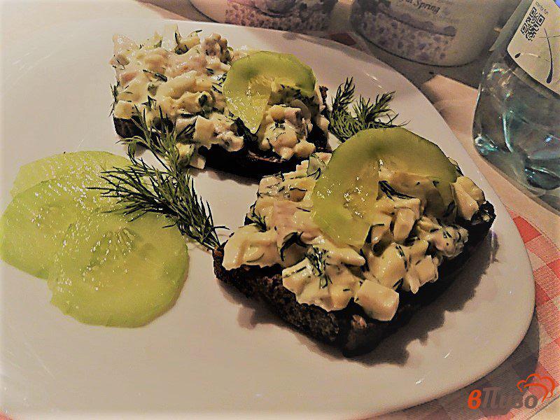 Фото приготовление рецепта: Салат из филе сельди с зеленым луком и укропом шаг №10
