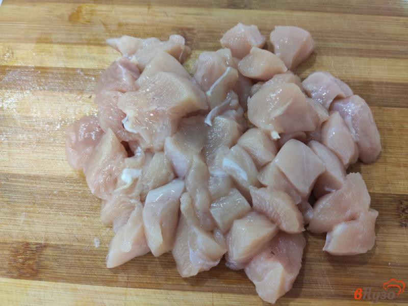 Фото приготовление рецепта: Плов из бурого риса с курицей и грибами шаг №1