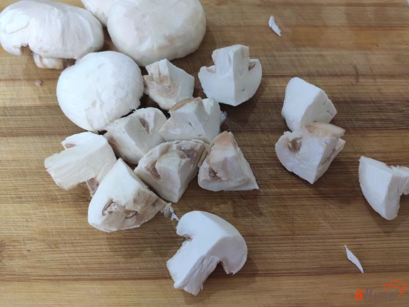 Фото приготовление рецепта: Плов из бурого риса с курицей и грибами шаг №2