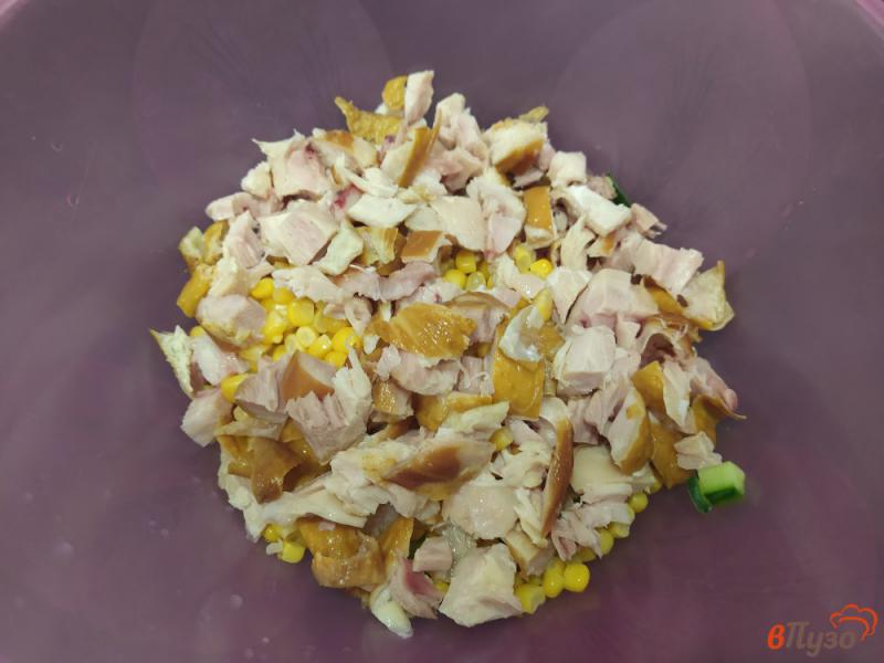 Фото приготовление рецепта: Овощной салат с курицей и шампиньонами шаг №4