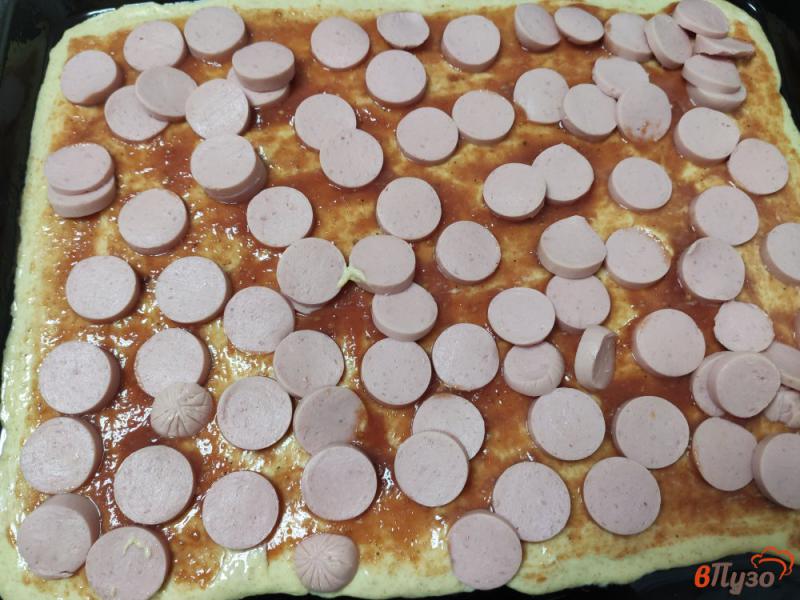 Фото приготовление рецепта: Пицца на тесте из сметаны и желтков шаг №6