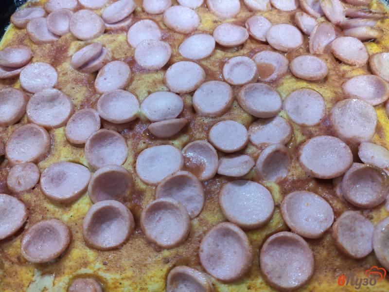 Фото приготовление рецепта: Пицца на тесте из сметаны и желтков шаг №7