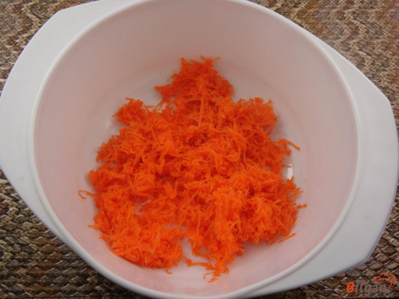 Фото приготовление рецепта: Оладьи морковно-апельсиновые с орехами шаг №1