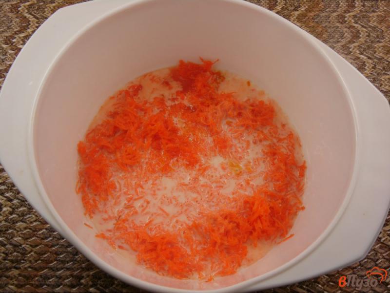 Фото приготовление рецепта: Оладьи морковно-апельсиновые с орехами шаг №2