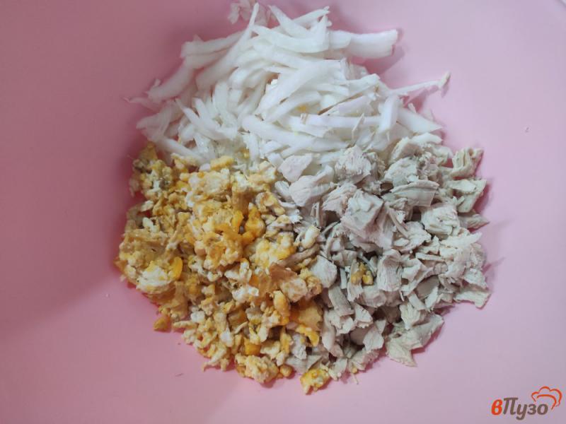 Фото приготовление рецепта: Салат из пекинской капусты с куриным филе шаг №4