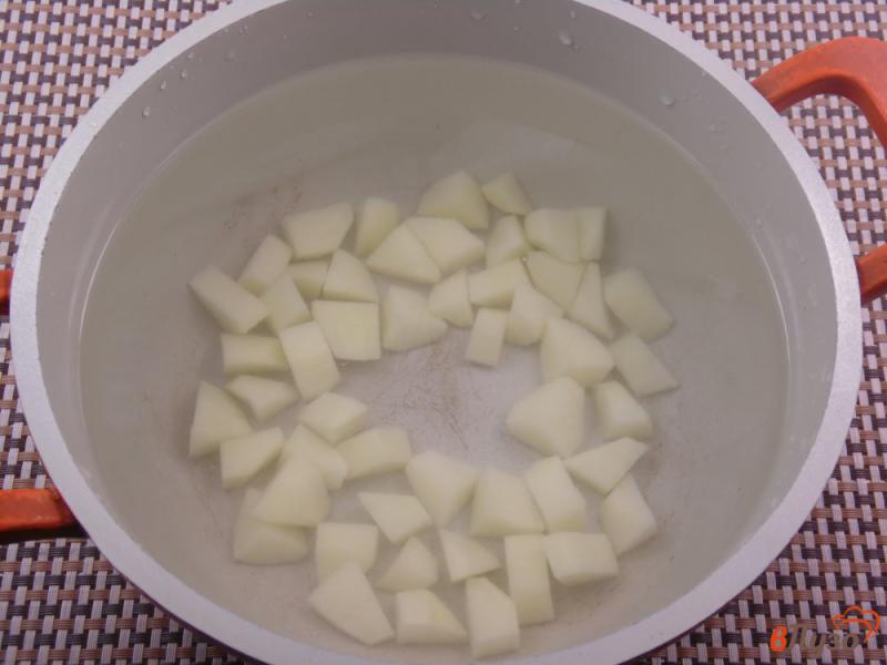 Фото приготовление рецепта: Суп фасолево-сырный с беконом шаг №1