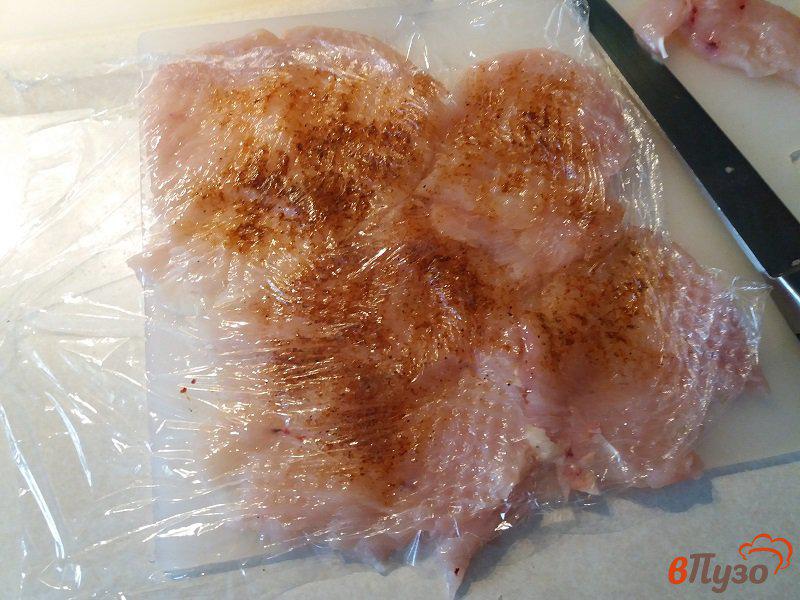 Фото приготовление рецепта: Классические отбивные из куриного филе шаг №3