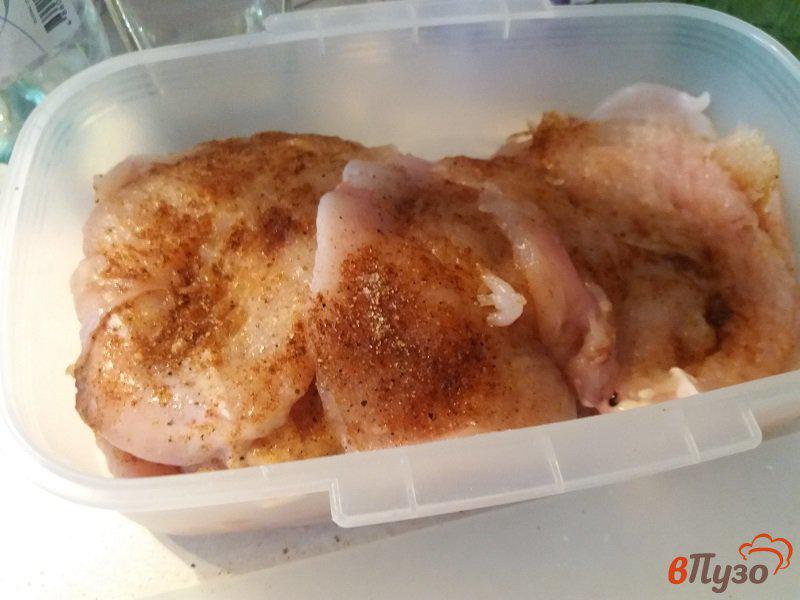 Фото приготовление рецепта: Классические отбивные из куриного филе шаг №4