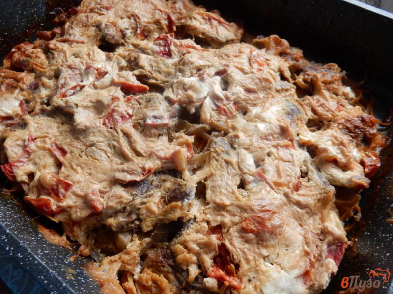Фото приготовление рецепта: Свинина с помидорами под сметанным соусом шаг №9