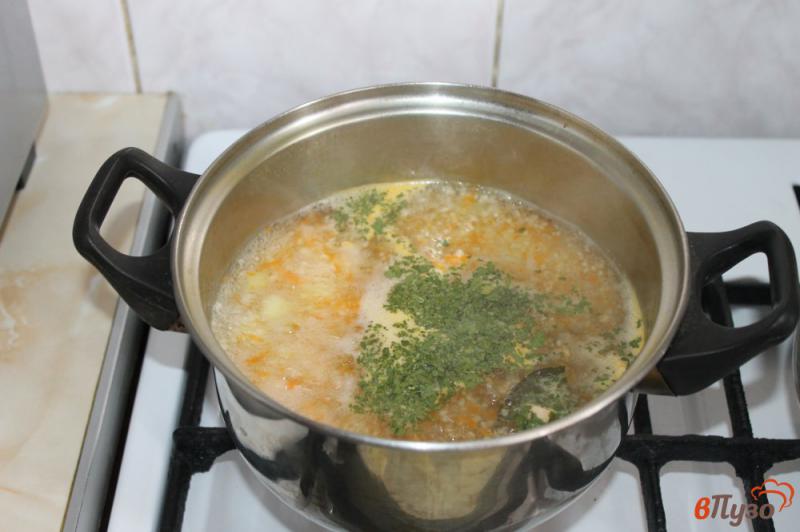 Фото приготовление рецепта: Суп с красной рыбой и кус - кусом шаг №5