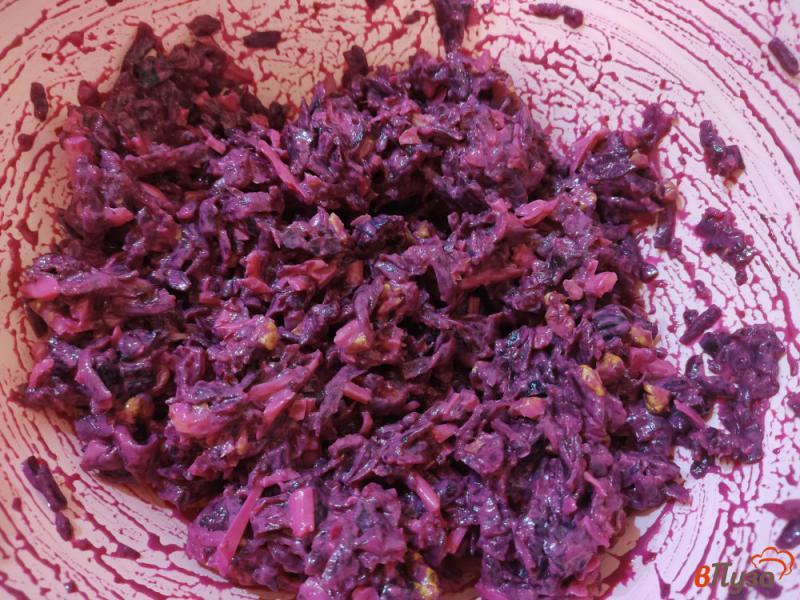 Фото приготовление рецепта: Салат из свеклы с черносливом шаг №6