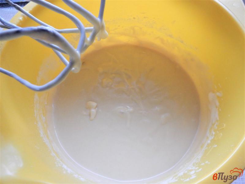 Фото приготовление рецепта: Домашний торт на сгущенке с кремом из взбитых сливок шаг №4