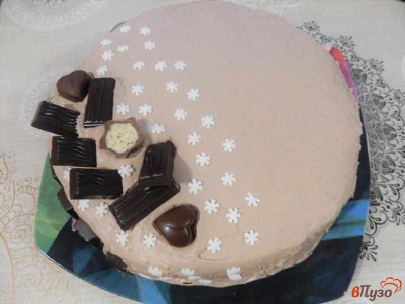 Фото приготовление рецепта: Домашний торт на сгущенке с кремом из взбитых сливок шаг №11