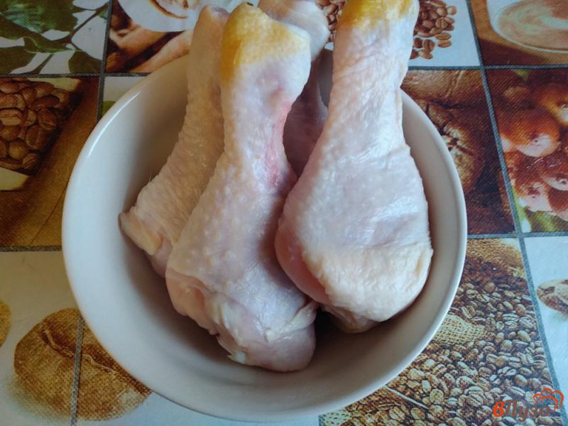 Фото приготовление рецепта: Куриная голень тушеная в яично-сырном соусе шаг №1