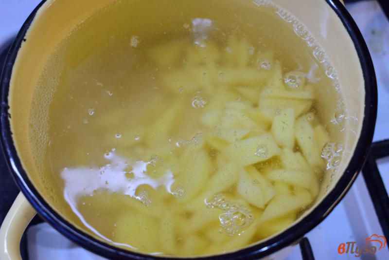 Фото приготовление рецепта: Суп с мясной тушенкой шаг №1