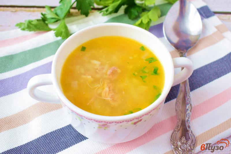 Фото приготовление рецепта: Суп с мясной тушенкой шаг №4