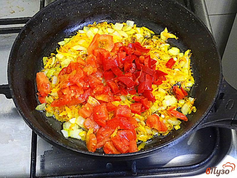 Фото приготовление рецепта: Гарнир из красной чечевицы с овощами шаг №4