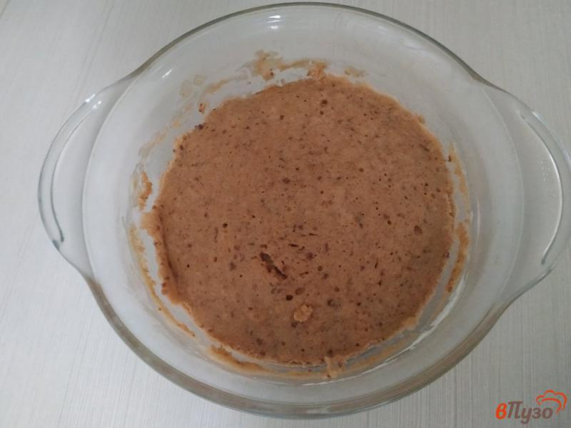 Фото приготовление рецепта: Малиновый пирог в микроволновке шаг №6