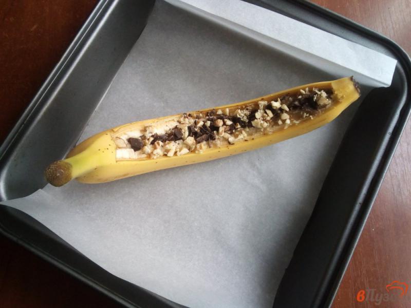 Фото приготовление рецепта: Запеченный банан с шоколадом шаг №3